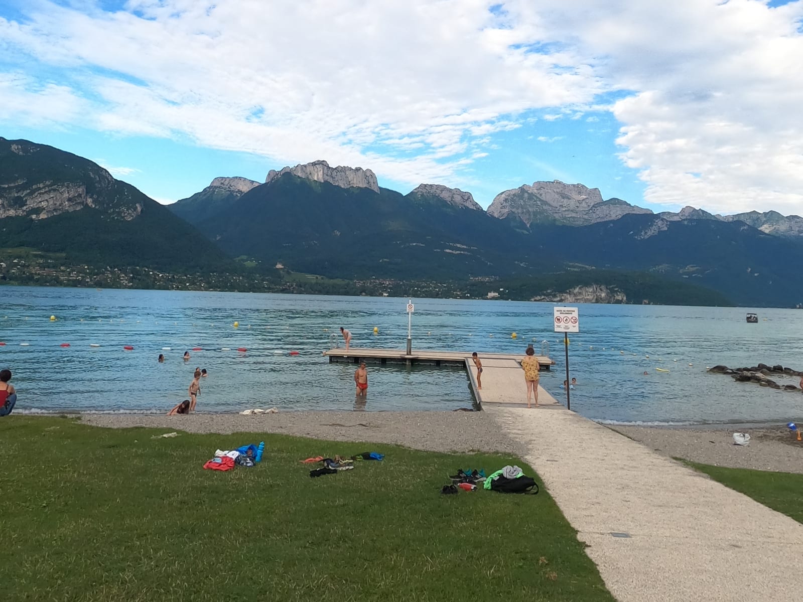 Location vacances Sévrier, Lac d'Annecy - Plage municipale et vue montagnes